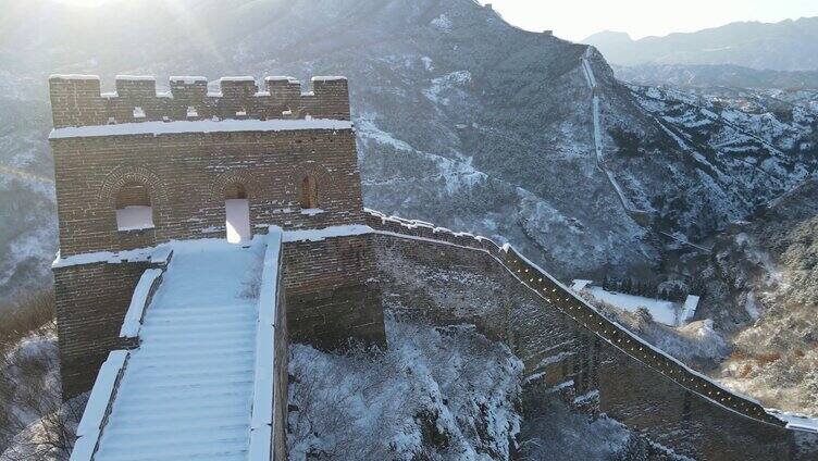 航拍河北金山岭长城日出雪景