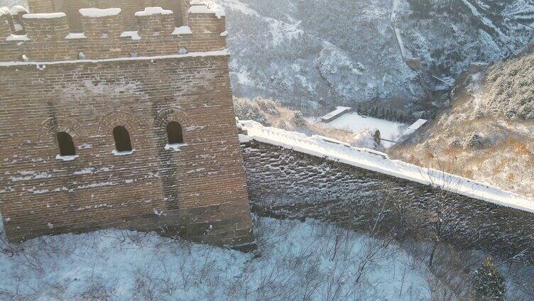 航拍河北金山岭长城日出雪景