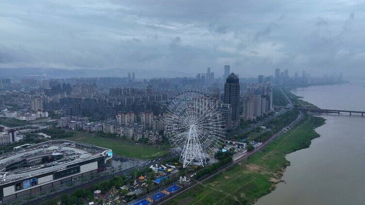 南昌之星摩天轮云雾缭绕航拍