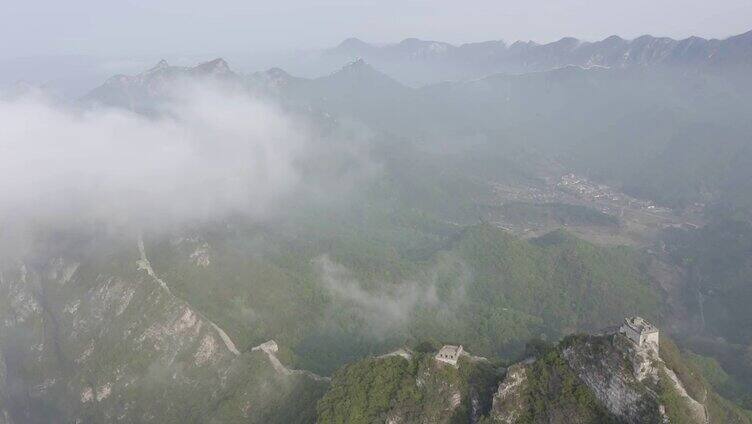 航拍北京箭扣长城日出云海