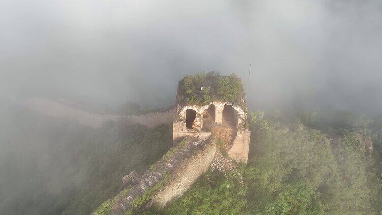 航拍北京蟠龙山长城日出云海