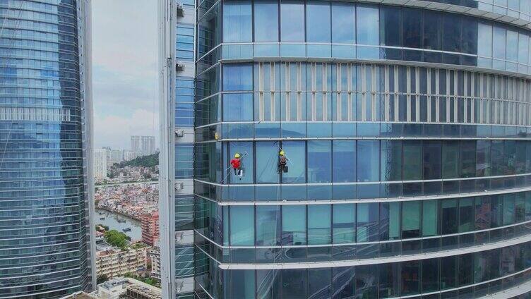 航拍城市建筑高空作业