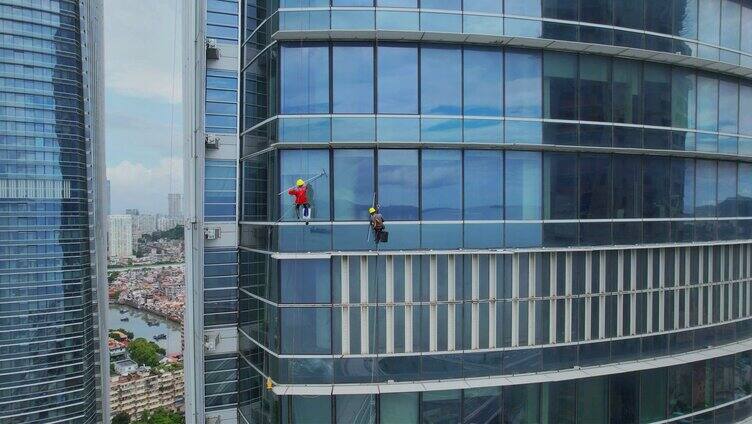 航拍城市建筑高空作业