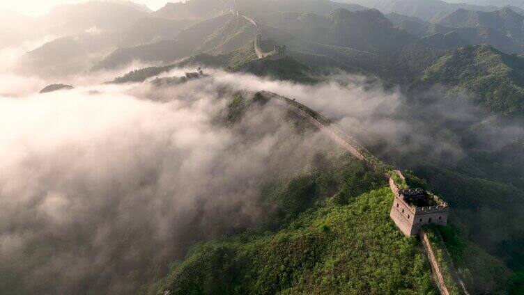 航拍北京蟠龙山长城日出云海