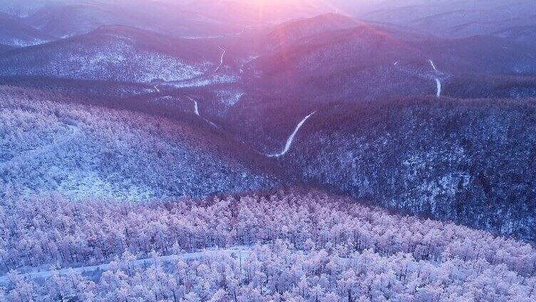 夕阳照耀的大兴安岭林海雪原