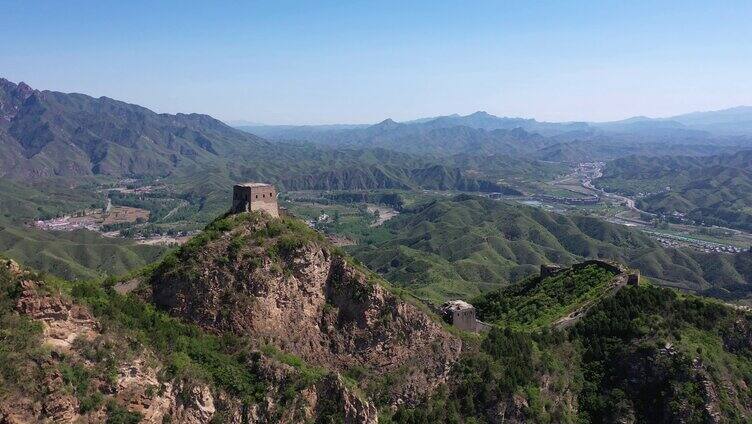 航拍古老的北京卧虎山长城