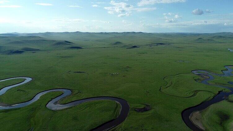 航拍内蒙古草原蜿蜒河流