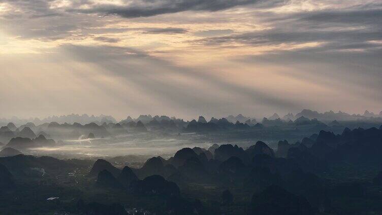 桂林山水丁达尔光线