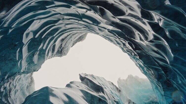 冰川冰洞内部拍摄