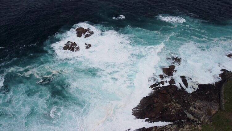 蓝色大海和海浪风景