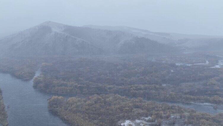 航拍秋季湿地河流风雪交加