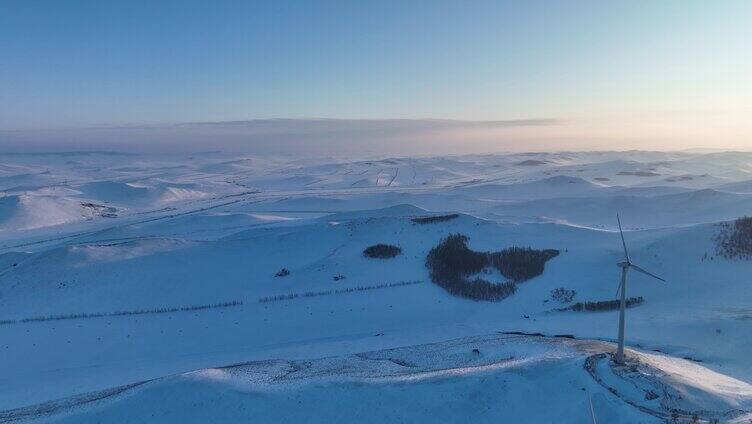 内蒙古雪原山岭和风力发电场