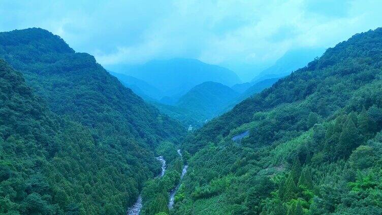 崇州鸡冠山山间溪水