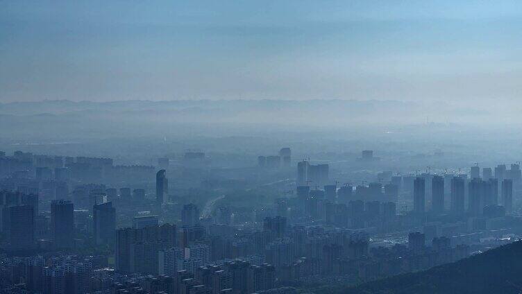 航拍枣庄城市上空的云雾穿行
