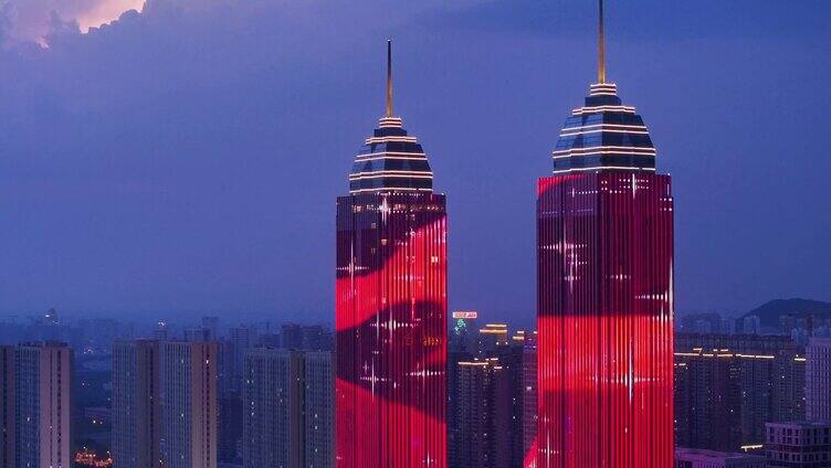 航拍双子星夜景蓝色调市政府大楼夜景