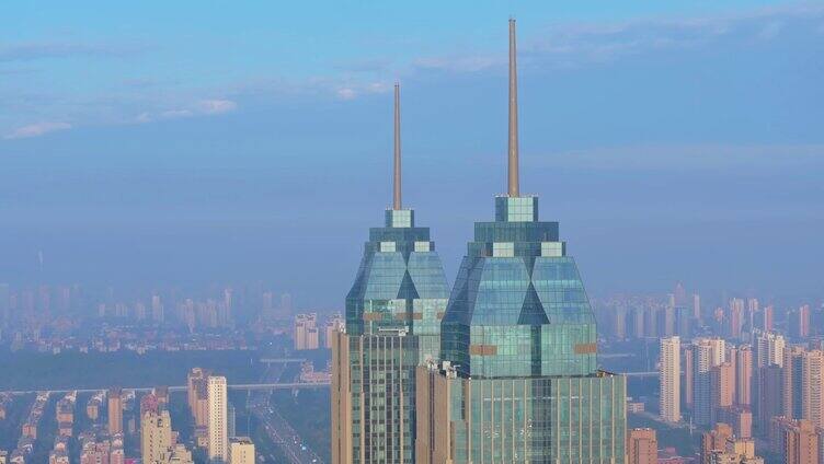 航拍枣庄地标建筑双子星特写