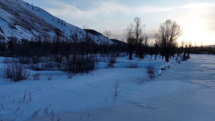 航拍雪原冰河朝阳