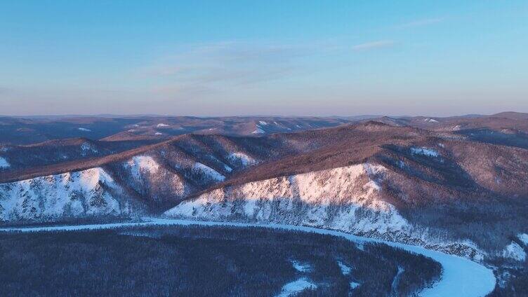 航拍大兴安岭激流河流域山林雪景