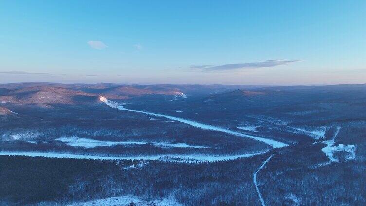 航拍大兴安岭激流河流域山林雪景