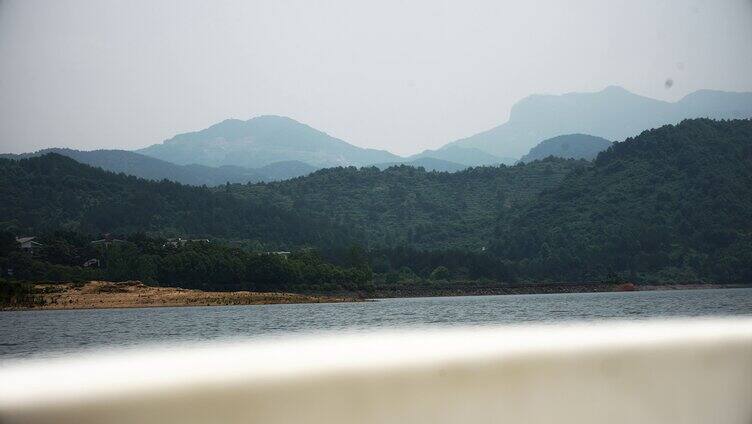 湖中宝塔道观河风景航拍