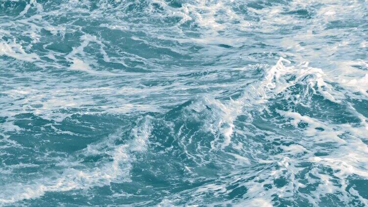 蓝色海浪翻滚