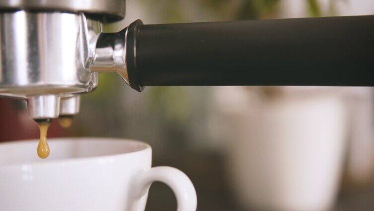 咖啡机做咖啡