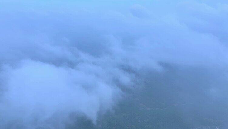 航拍枣庄云雾缭绕穿云的袁寨山风景区