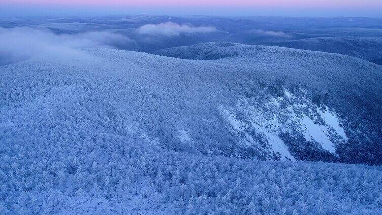 航拍大兴安岭雪色山林冷空气