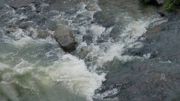 溪河流水潺潺慢动作