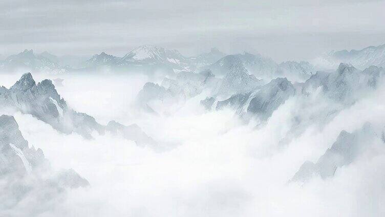 宽屏 云雾缭绕的山峰 背景视频