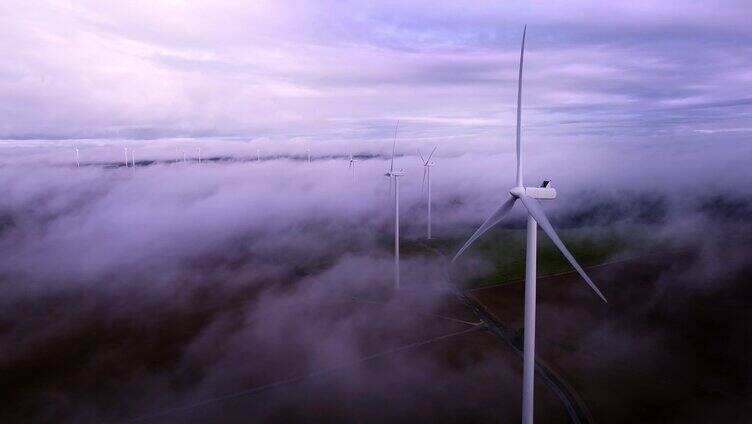 云雾中的风车
