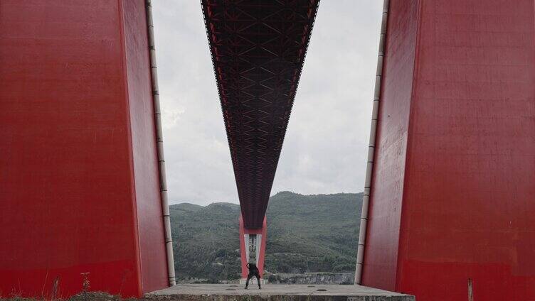 高架桥下跑酷空翻