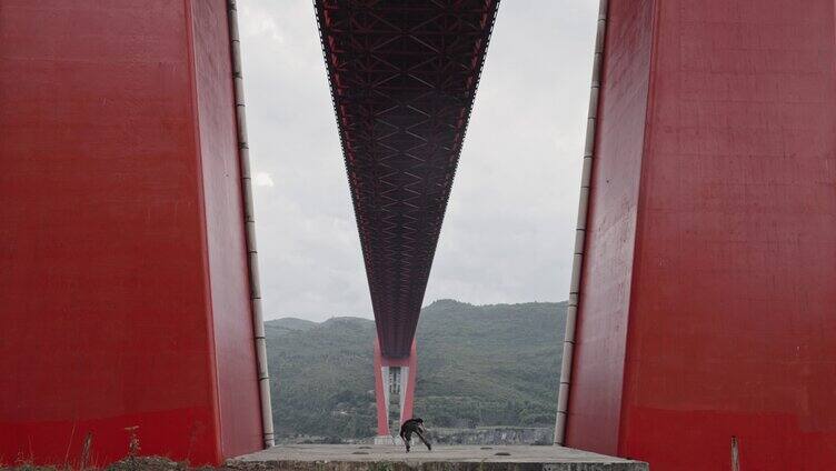 高架桥下跑酷空翻