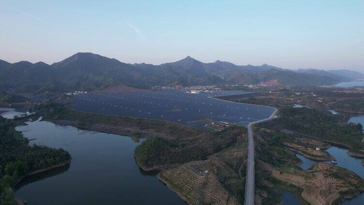 4K依山傍水光伏发电太阳能板航拍视频