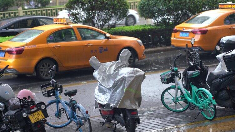 4K城市暴雨前狂风不止风声呼啸实拍