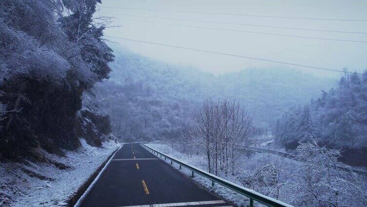 4K雪花道路冬天景色