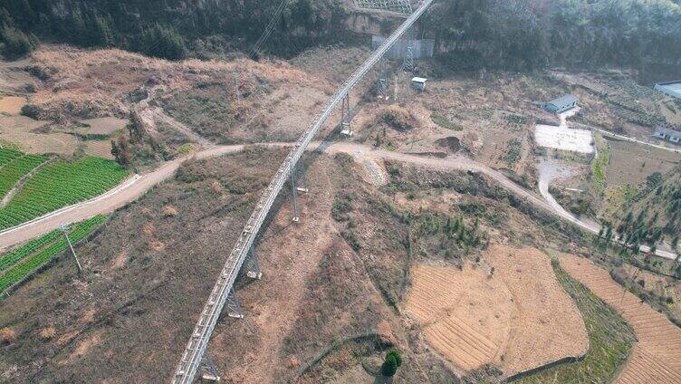 4K湖北恩施大峡谷地面缆车轨道实拍视频