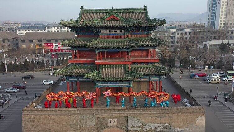 河北宣化古城 清远楼上舞龙祈福