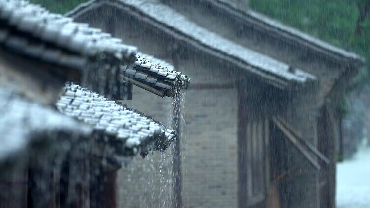 古镇屋檐下雨雨滴