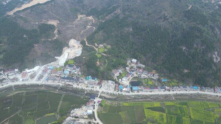 整座山被削平大型采矿场与周边环境高空航拍