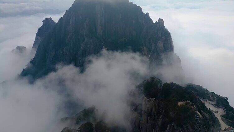 安徽省黄山风景区山峰云海航拍延时