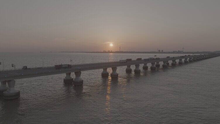上海洋山港东海大桥日落航拍