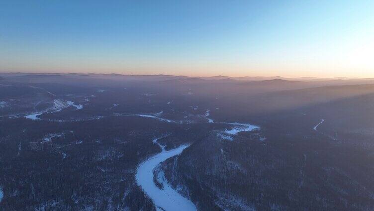 大兴安岭林海雪原黎明冰河冻雾