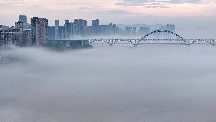 杭州钱塘江的雾
