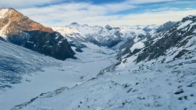 连续超高速镜头摄像机无缝飞过雪山2