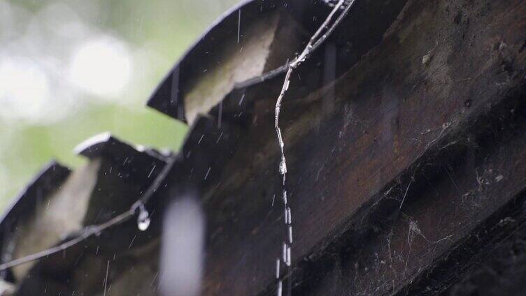 下雨屋檐雨景