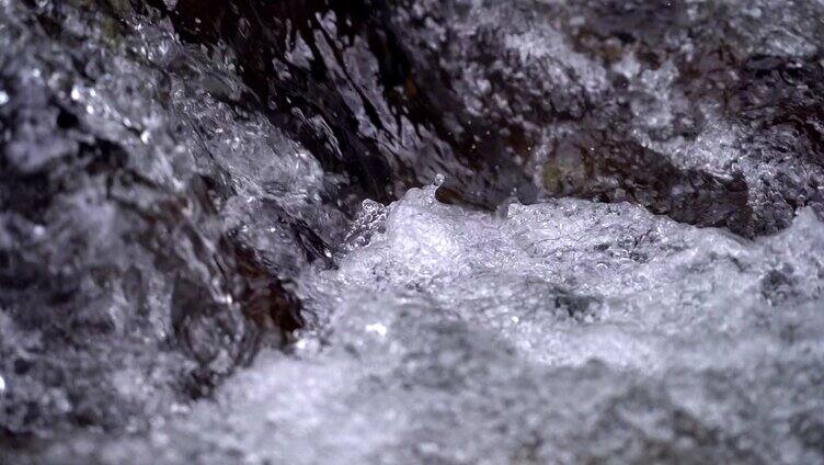 超清澈的流水水花