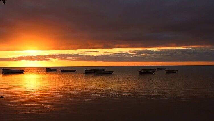 海边码头的夕阳