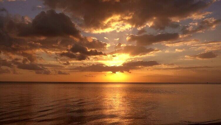 实拍海上夕阳