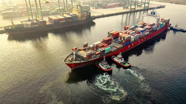 港口货轮巨轮集装箱轮船出海入港海运